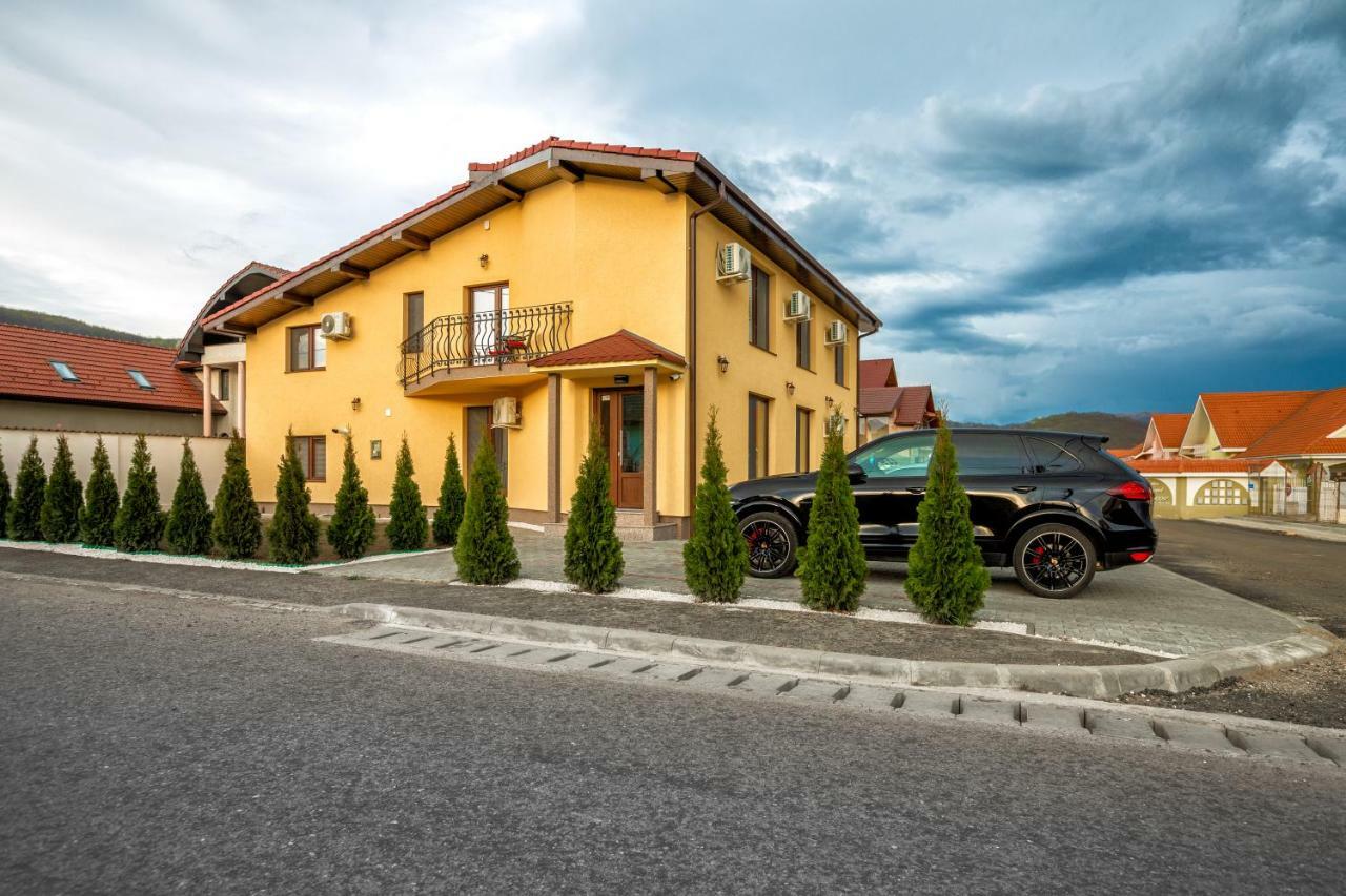 Отель Casa Romeo & Julieta Хацег Экстерьер фото
